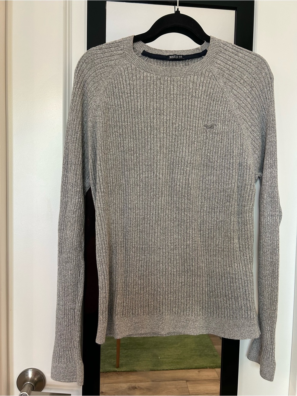Hollister California muscle fit Men's Light Gray Ribbed Crewneck Sweater A&F